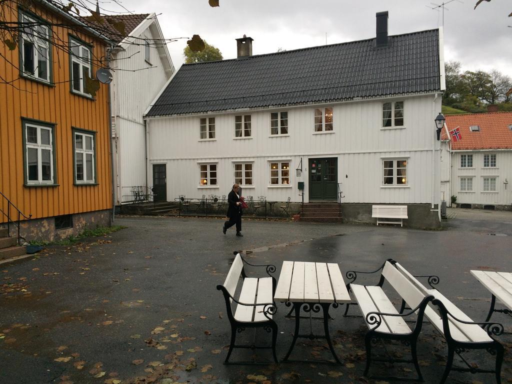 Gjestehuset Ibsen Grimstad  Δωμάτιο φωτογραφία