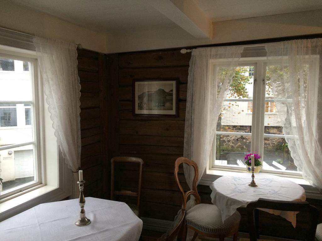 Gjestehuset Ibsen Grimstad  Εξωτερικό φωτογραφία