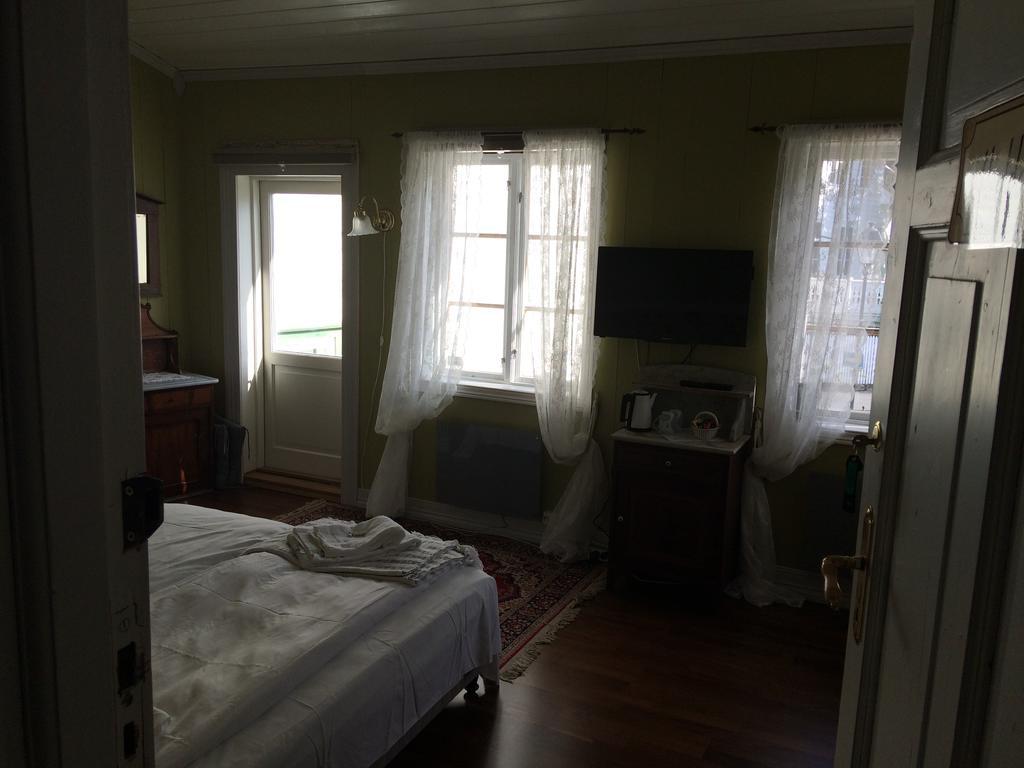 Gjestehuset Ibsen Grimstad  Εξωτερικό φωτογραφία